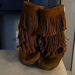 Minnetonka leather fringe 3 tier boots